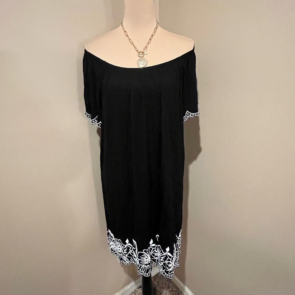 ECLA Black with White accents  Vacation Off-Shoulder, scallop hem Mini Dress, 1X